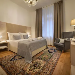 Hotel apartamentowy Old Town By Little King